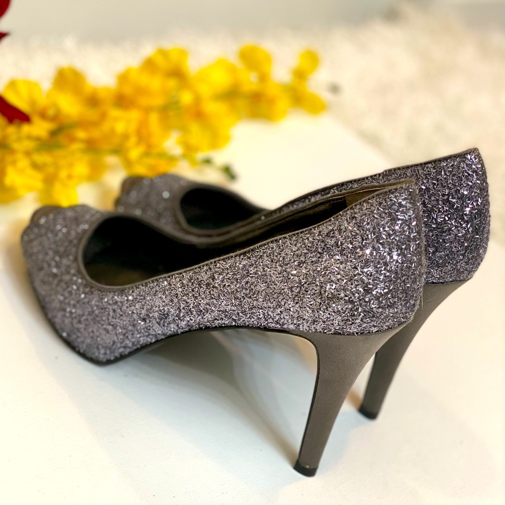 NINE WEST brand shoes women size 8.5 US, brilliant sparkling Gray.